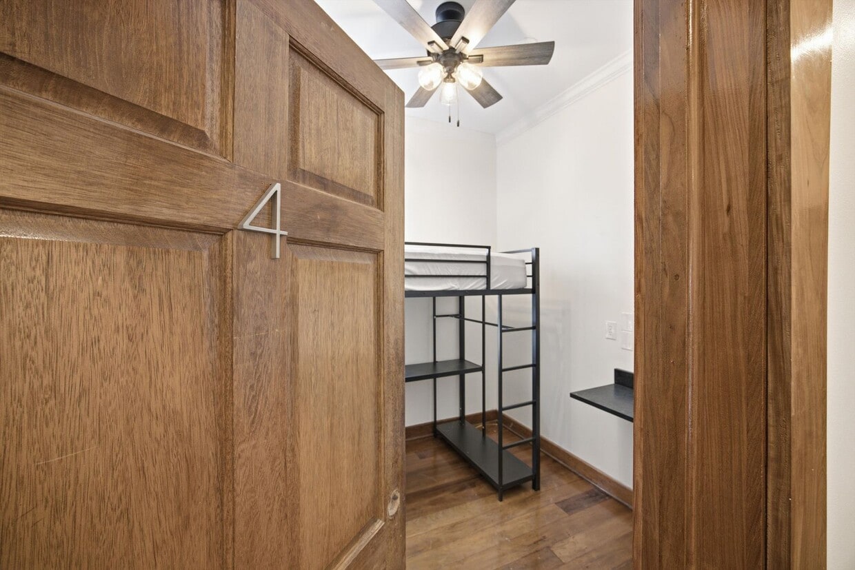 Photo - 823 McCallie Ave - Room-4