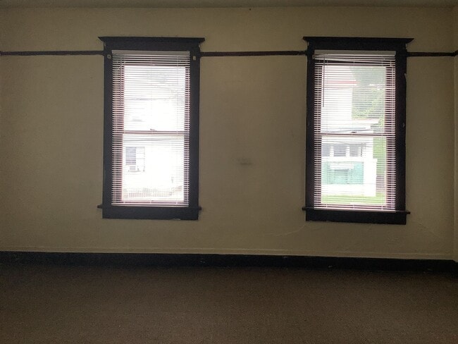 Building Photo - 503-503 McLane Ave