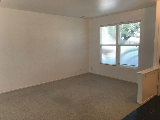 Building Photo - Two Story 3 Bedroom/2.5 Bathroom Townhouse...