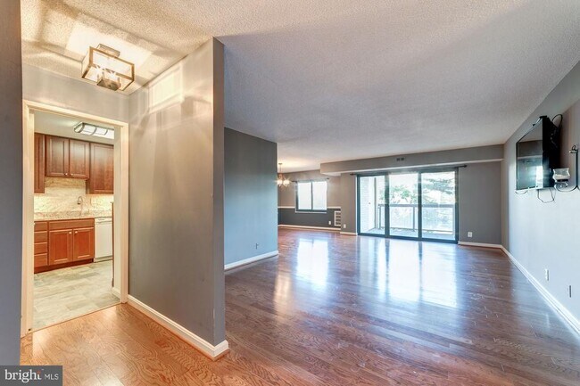 Foto del edificio - 203 Yoakum Pkwy