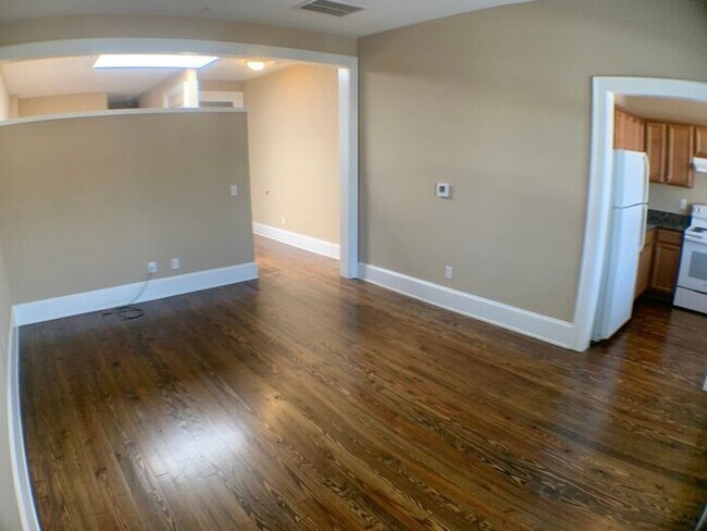 Building Photo - 530-A N. Liberty St-1BR/1BA-Downtown APT!!!!