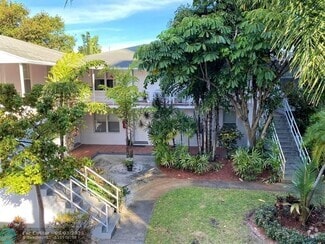 Building Photo - 306 N Lakeside Ct