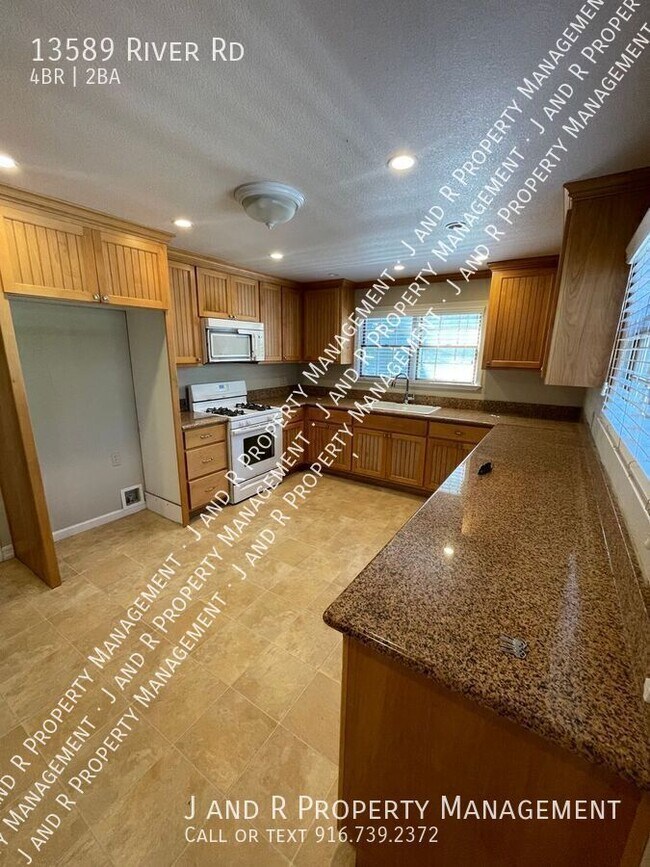 Foto del edificio - 13589 River Rd