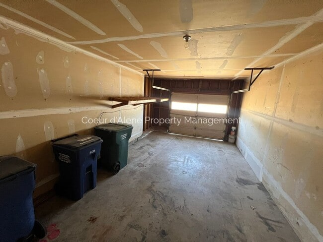 Building Photo - 520 W Golden Sun Ct