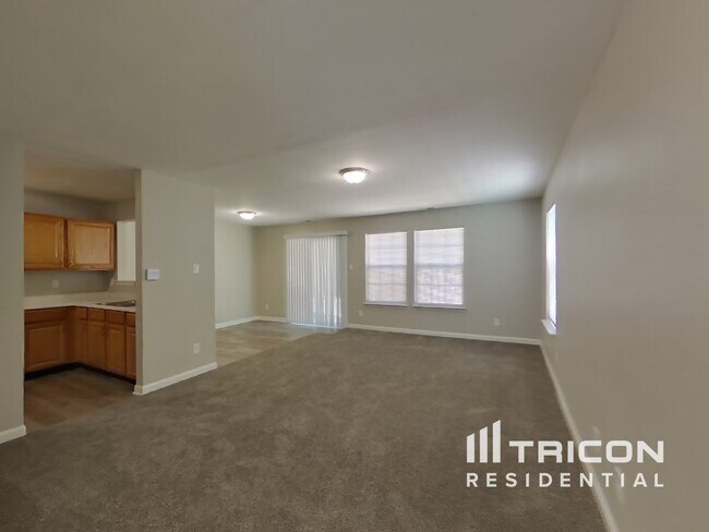 Building Photo - 5962 Redcliff N Ln