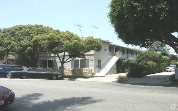 Foto del edificio - 1739 E 1st St