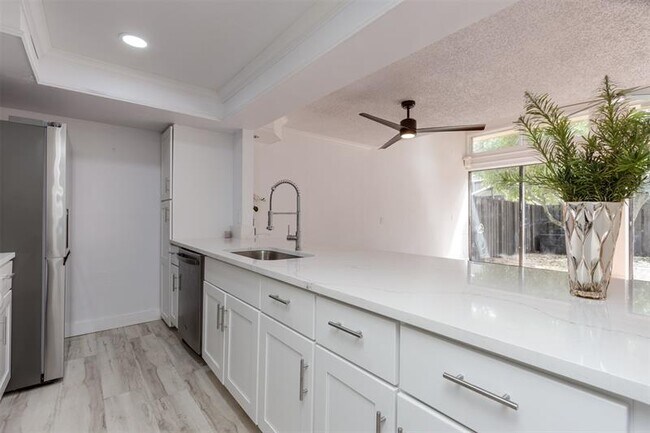 Foto del edificio - 7950 NW 11th Ct