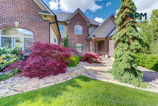 Building Photo - Mountain Luxury With City Convenience