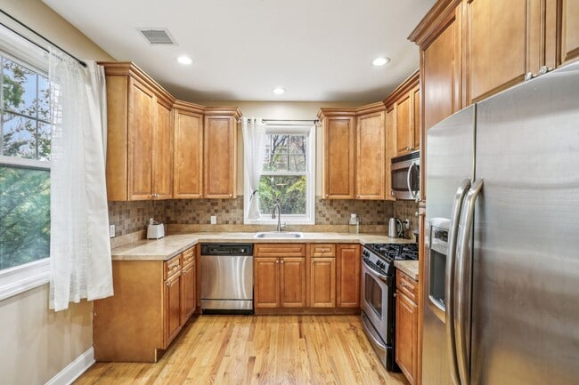 Building Photo - Fully Furnished Townhome for Rent – NO LEASING FEE