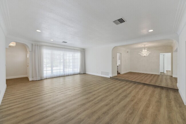 Building Photo - 2342 E Silver Palm Rd
