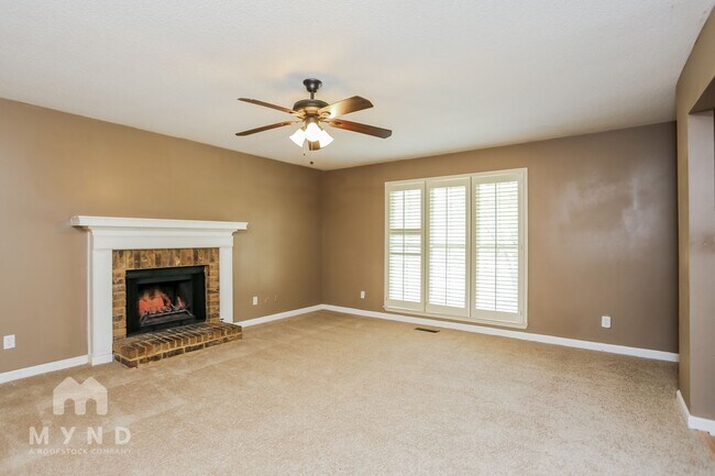 Building Photo - 2574 Overlake Dr