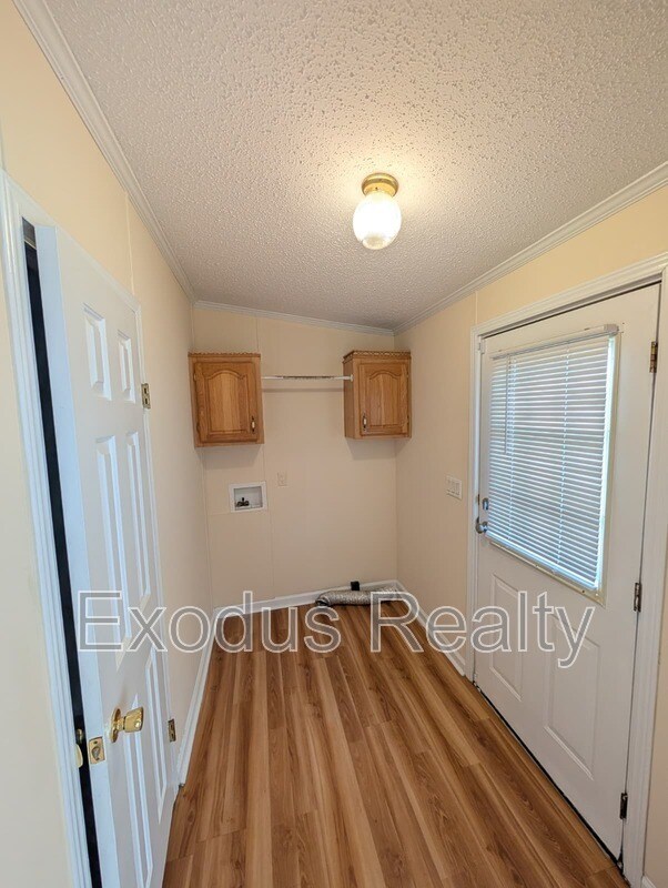 Building Photo - 73 Forest Dr