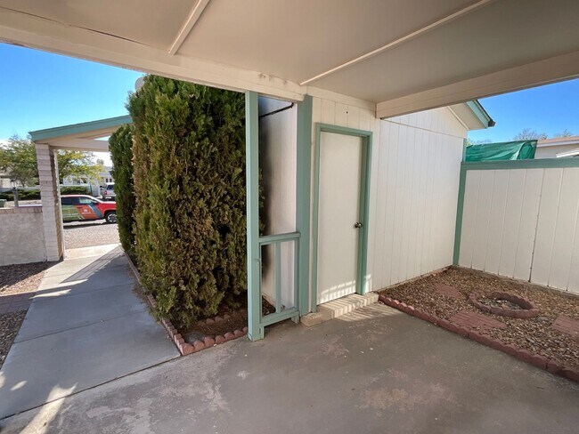 Building Photo - 2 Bedroom Single Story Home Near Northern ...