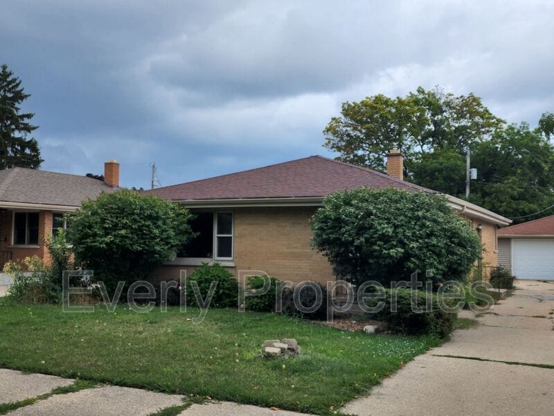 5913 Pershing Blvd, Kenosha, WI 53144 House Rental in Kenosha, WI