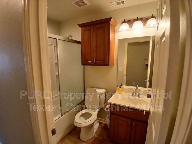 Building Photo - 2217 Abeto Dr