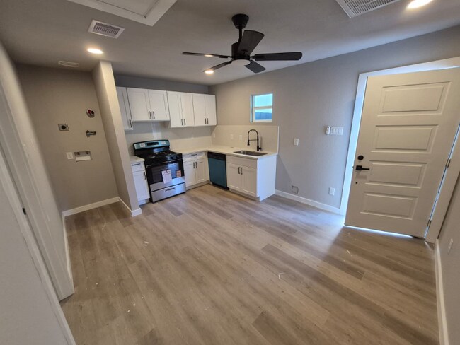 Foto del edificio - 3268 Holman St