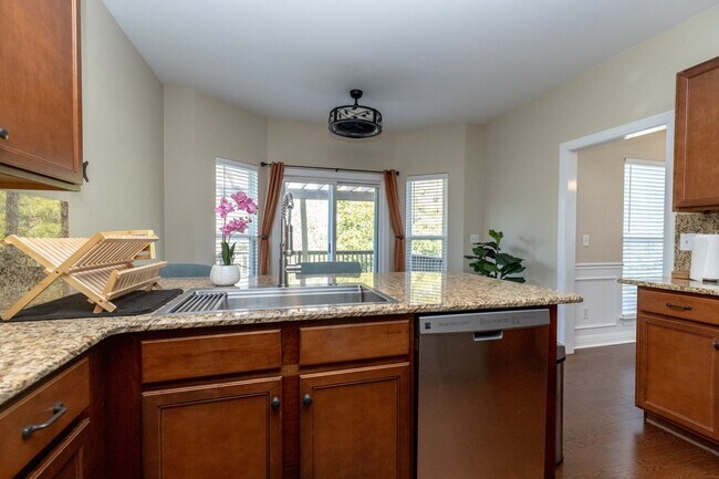Building Photo - Spacious 3BR+ Fully Furnished House in Southwest Nashville (15-20 min from downtown)
