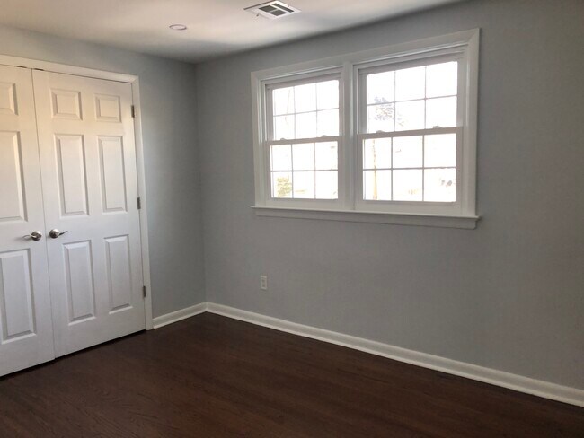 Building Photo - 286 Davis Ave