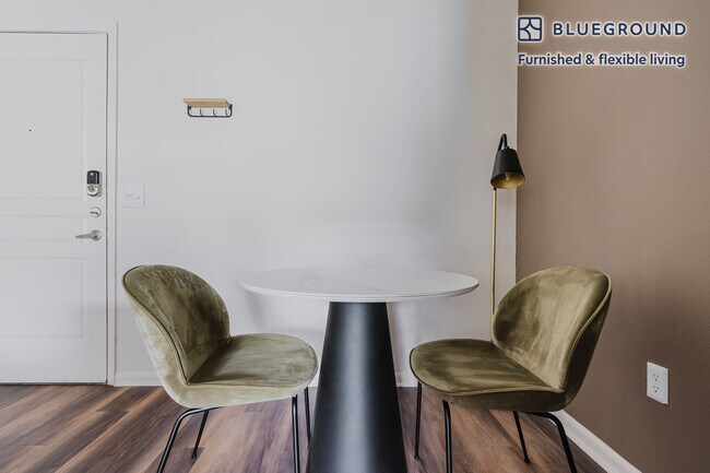 Foto del edificio - 3311 Rogers Rd