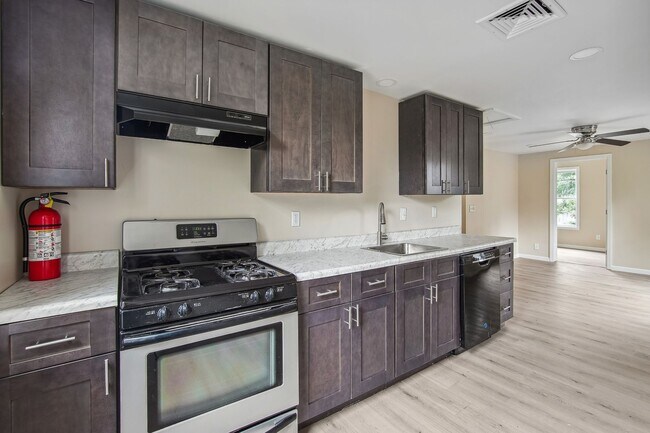 Foto del edificio - 18 Brinkerhoff St