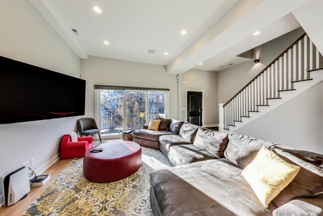 Foto del edificio - 3249 N Leavitt St