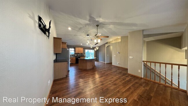 Building Photo - 4 br, 3 bath House - 417 N. Whitni Lane