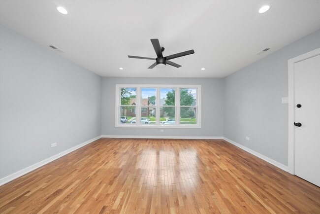 Building Photo - 11315 S Ave G