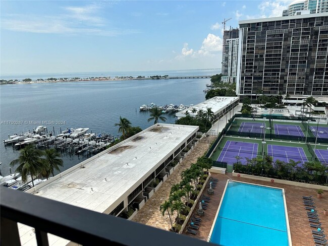 Foto del edificio - 1865 Brickell Ave