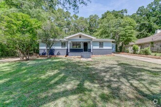 Building Photo - 1804 Larkwood Dr