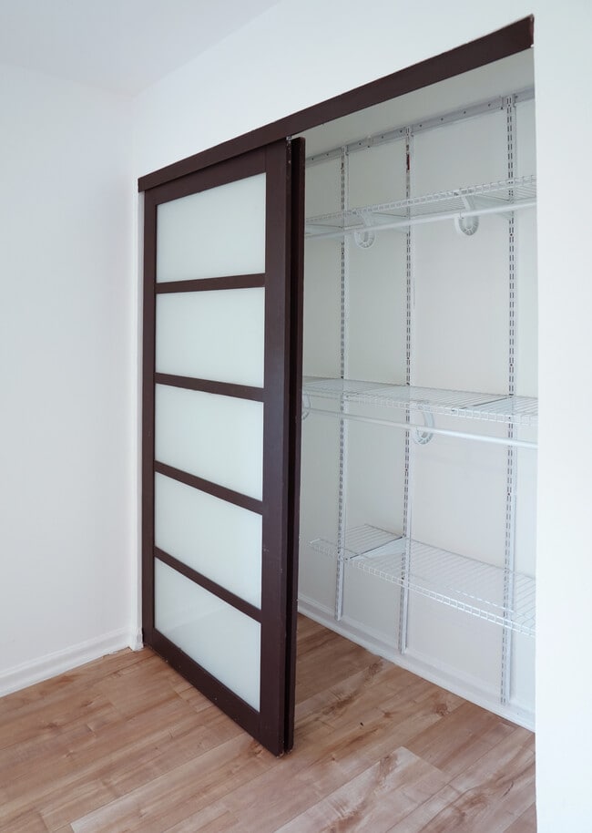 Dormitorio 1 - 7254 Vassar Ave