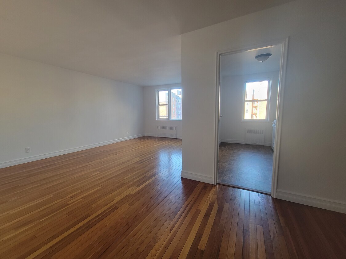 Primary Photo - 1 Sadore Ln