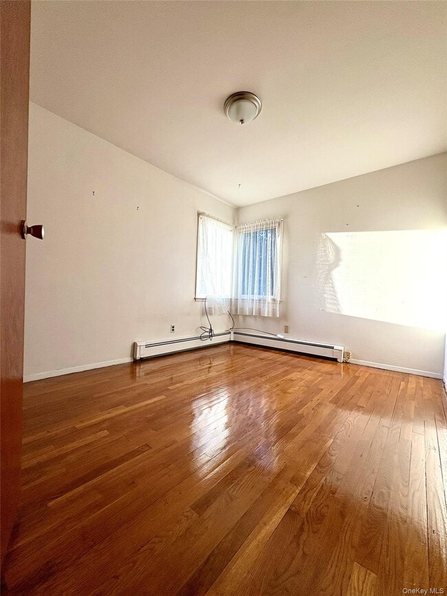 Foto del edificio - 1649 Falmouth Ave