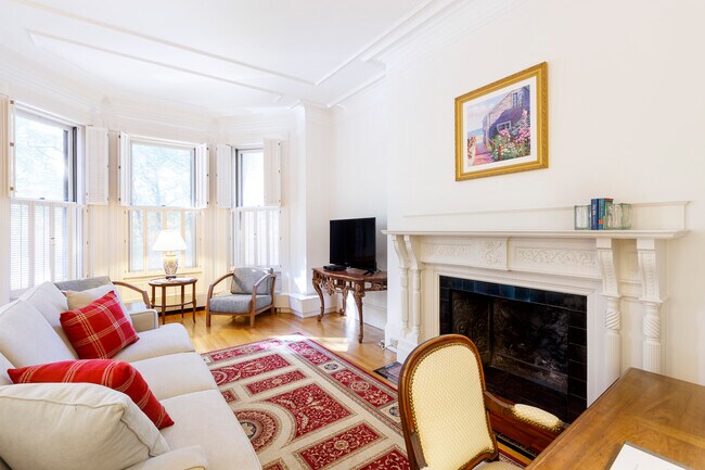 Building Photo - 385 Commonwealth Ave