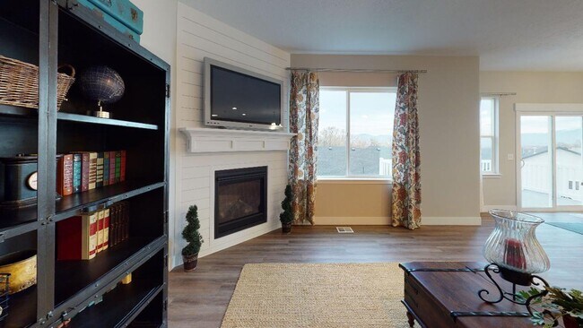 Foto del edificio - Don't Miss This Former Model Home Rental