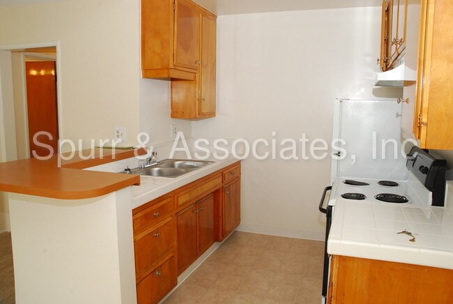 Building Photo - 1041 Bennett Ave