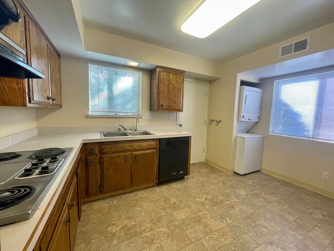 Building Photo - 755 Firenze Pl