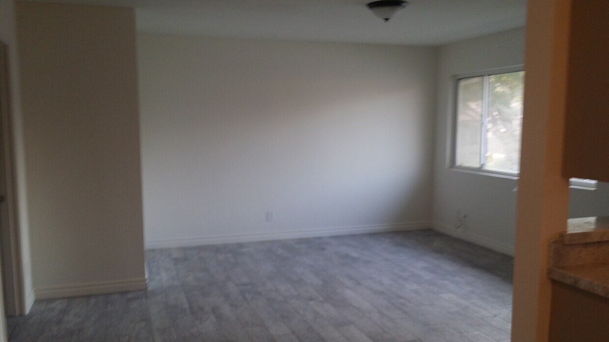Primary Photo - 204 N Olive Ave