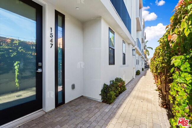 Foto del edificio - 1541 1/2 Hi Point St