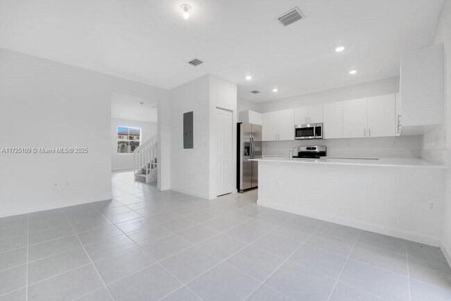 Foto del edificio - 2659 SE 28th St