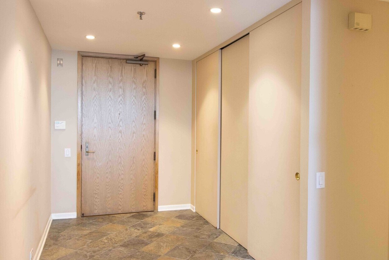 Foto principal - 680 N Lake Shore Dr