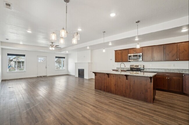 Building Photo - 2918 Pingree Ave E