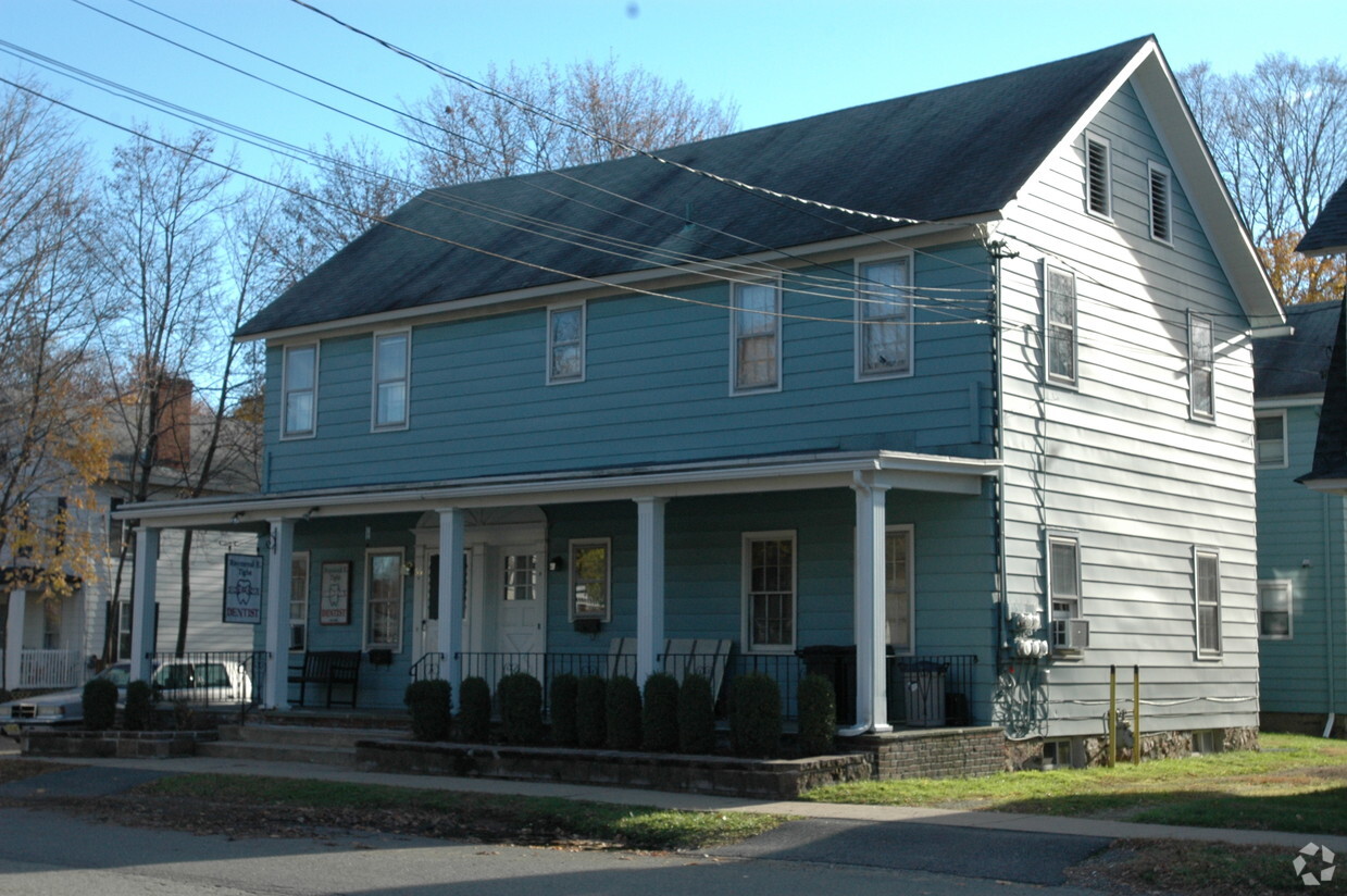 Building Photo - 66 Main St