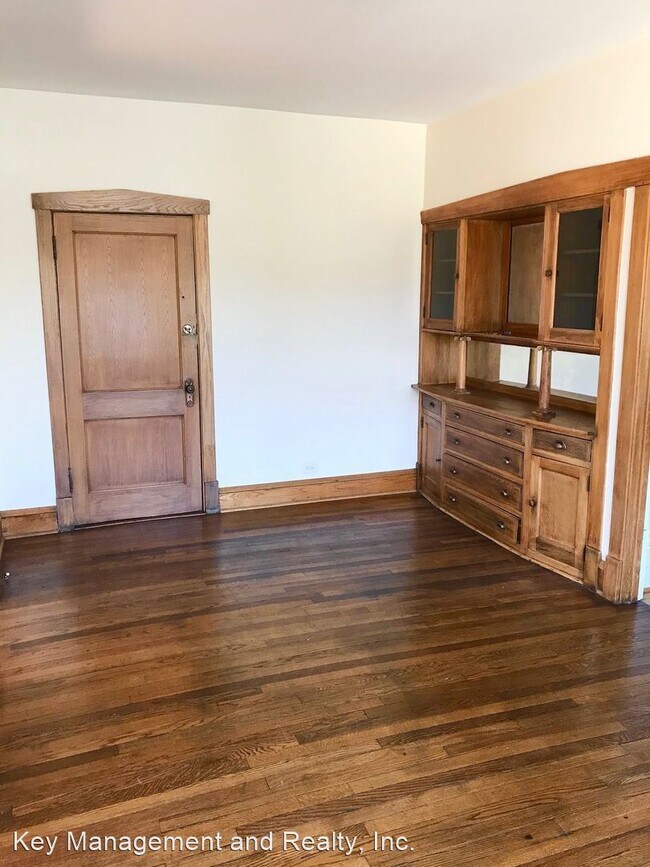 Foto del edificio - 2116 N Oakley Ave