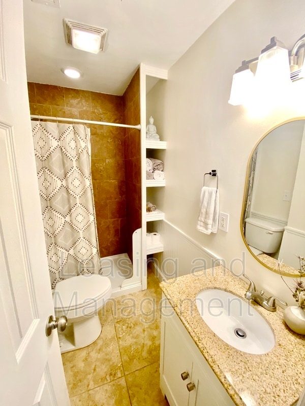 Building Photo - 370 N Nassau St