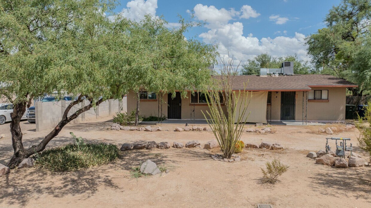 Primary Photo - 3026 N Flanwill Blvd