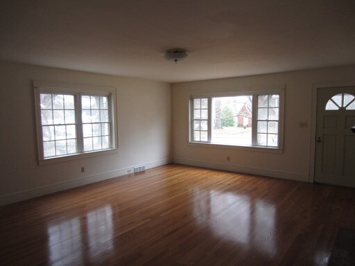 Building Photo - 509 N Aspen St