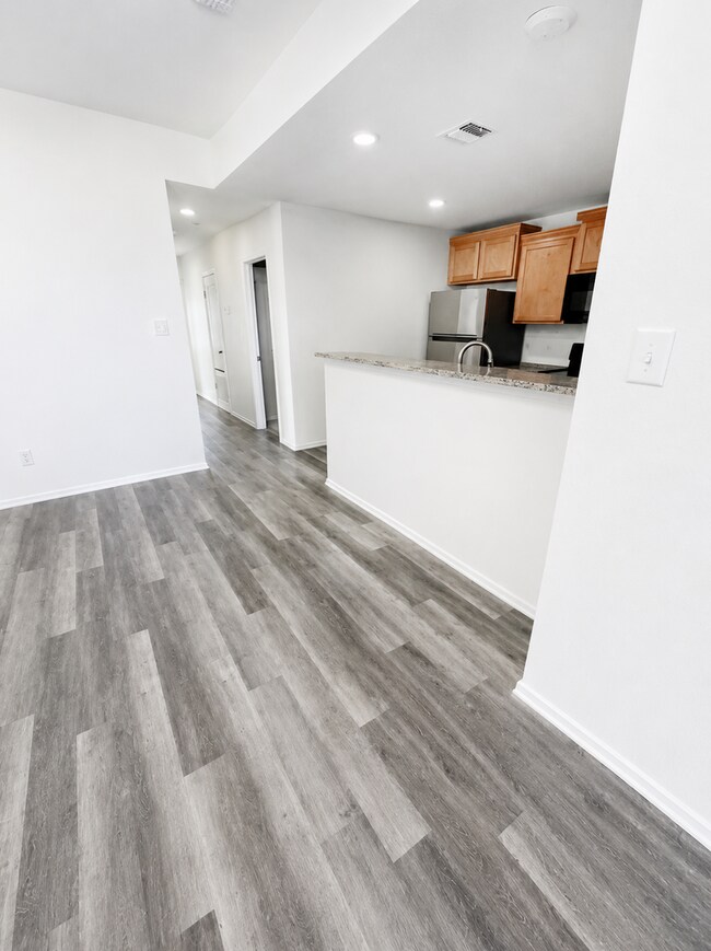 Foto del edificio - AVAILABLE NOW; APPLY ON OUR WEBSITE TODAY!!!