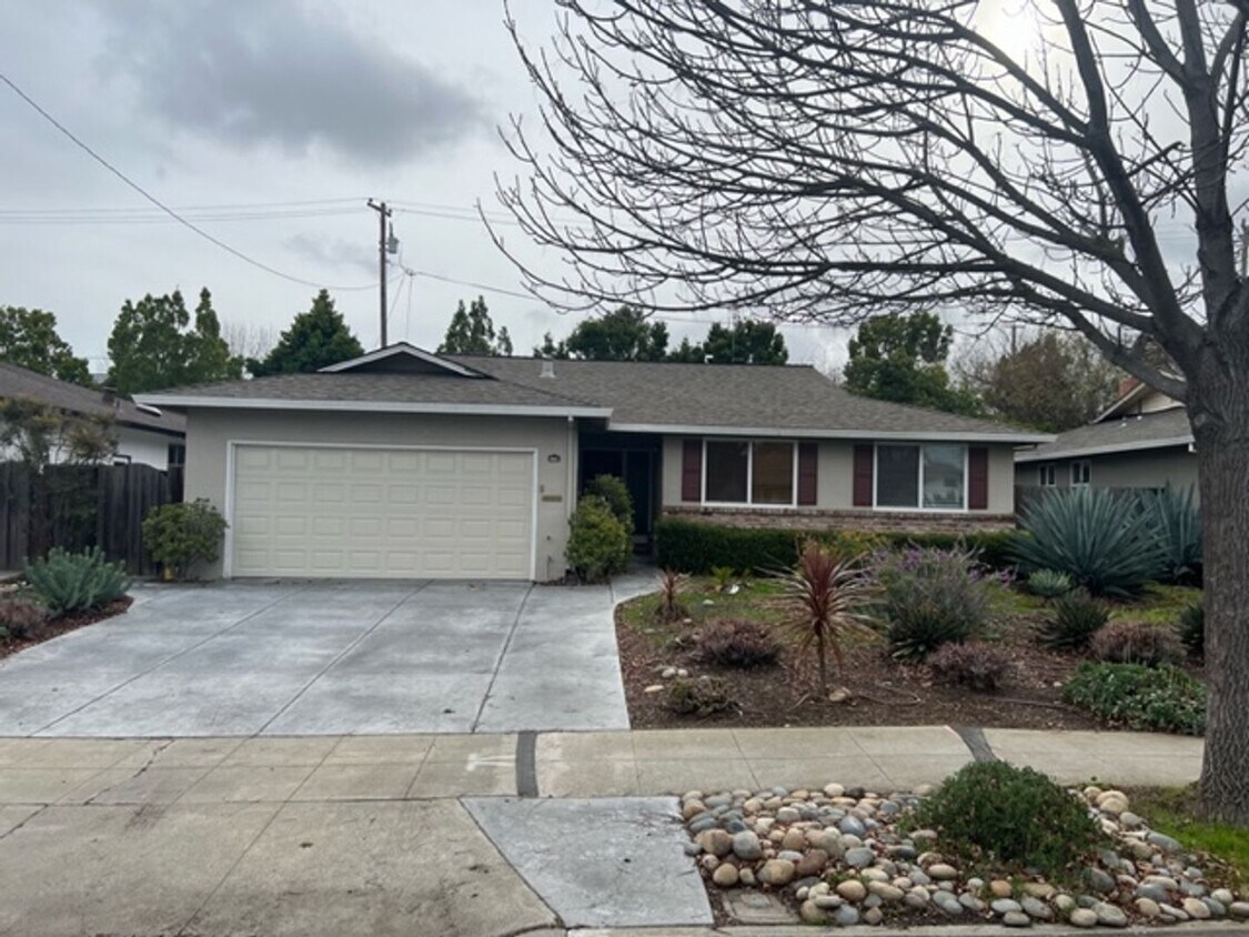 Foto principal - Updated 3BR/2BA Home in the Heart of Silic...