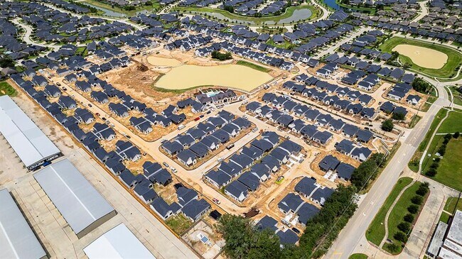 Foto del edificio - 14915 Gardenberry Ln