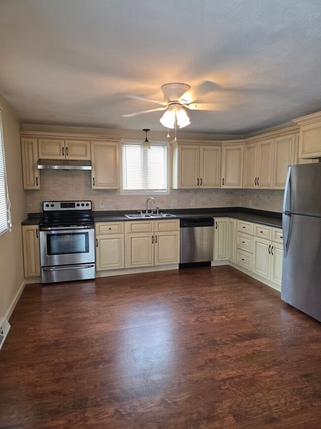 Building Photo - 102 Capuano Ave